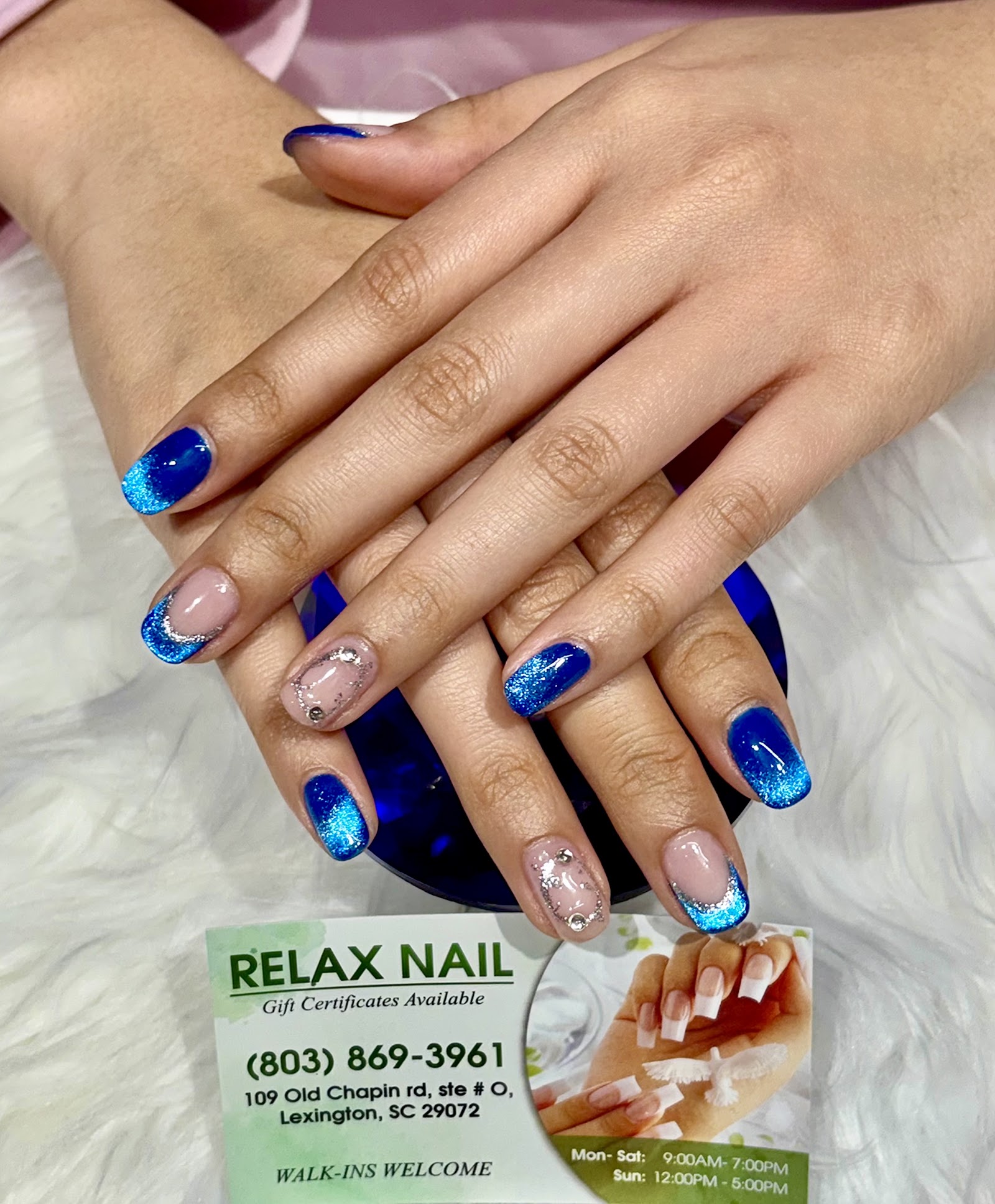 Relax Nails logo